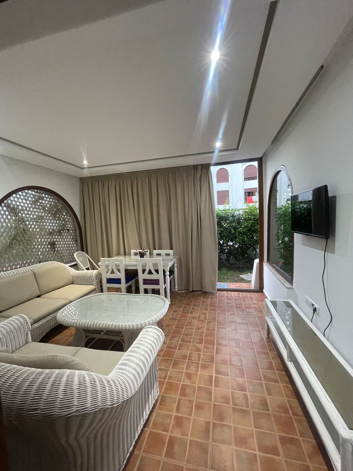 شقة كبيرة للكراء اليومي بألمينا